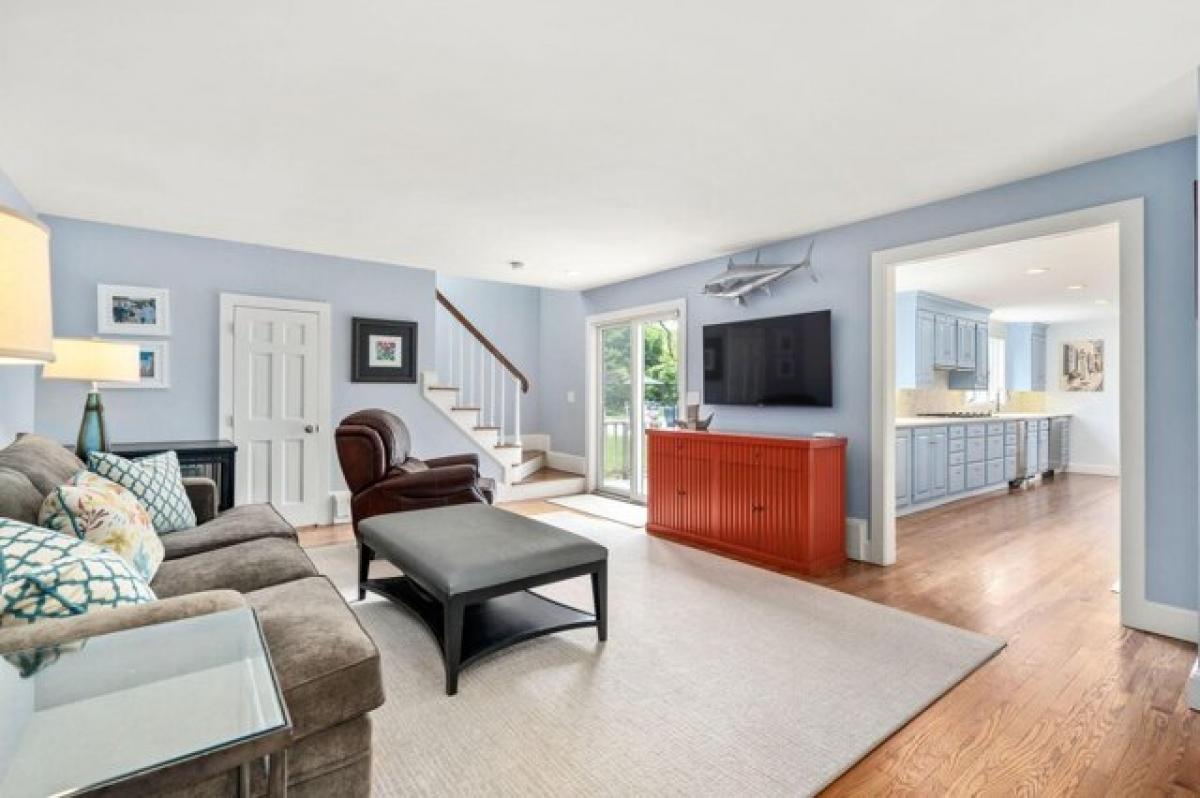 Picture of Home For Sale in East Falmouth, Massachusetts, United States