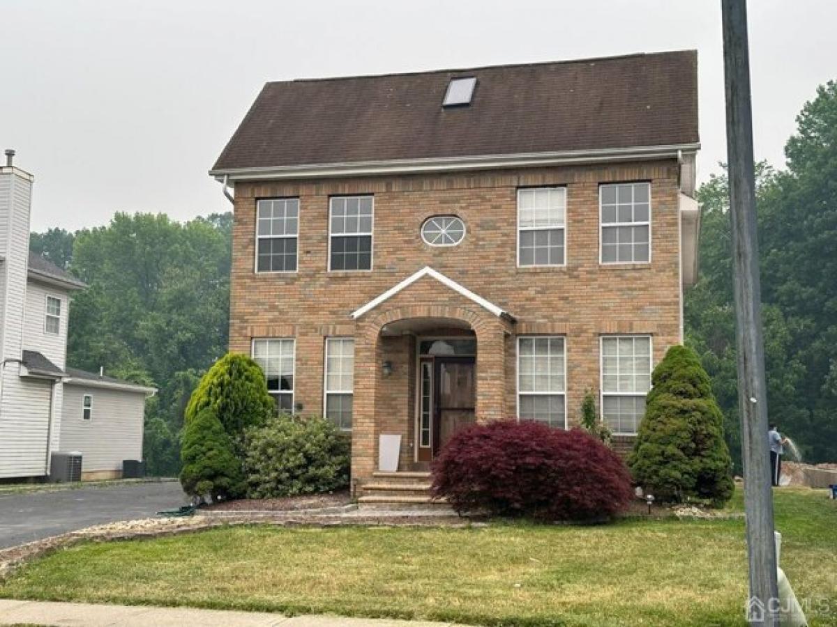 Picture of Home For Sale in North Brunswick, New Jersey, United States