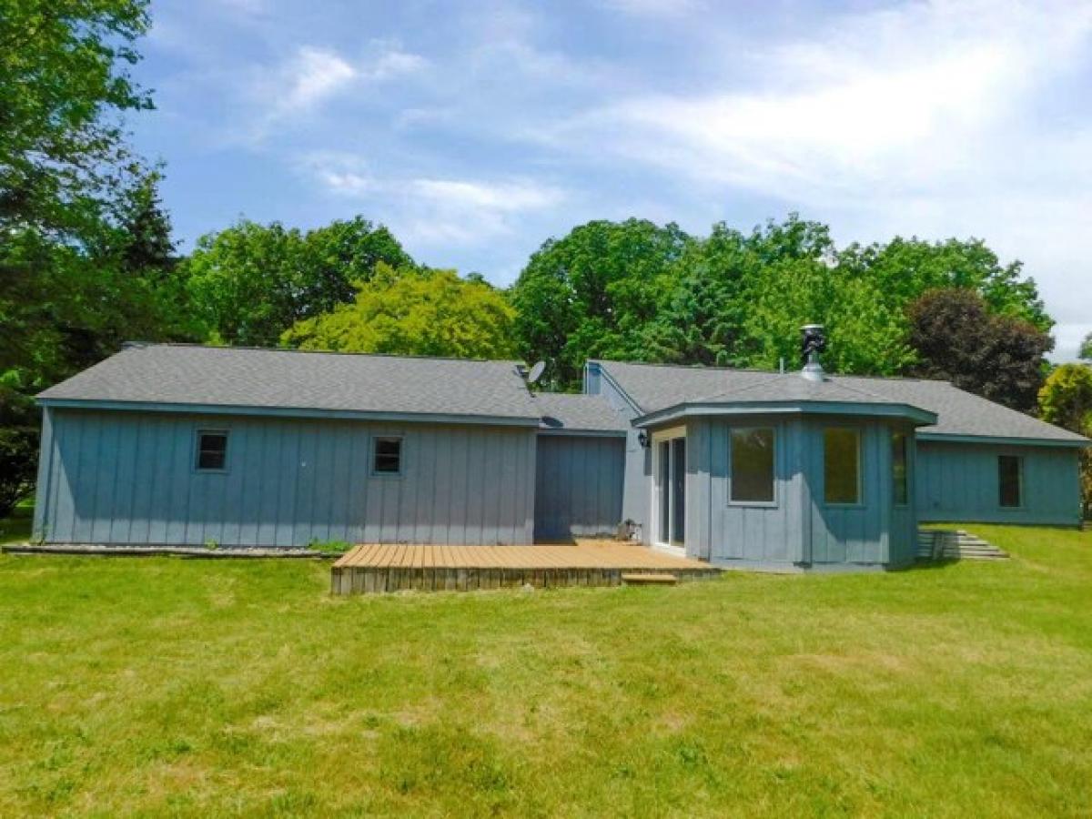 Picture of Home For Sale in Eaton Rapids, Michigan, United States