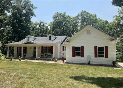 Home For Sale in Hawk Point, Missouri