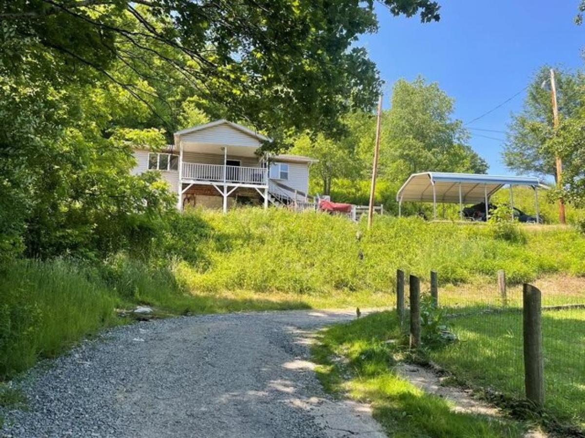 Picture of Home For Sale in Eccles, West Virginia, United States