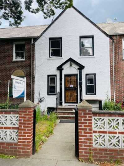 Home For Sale in Woodside, New York