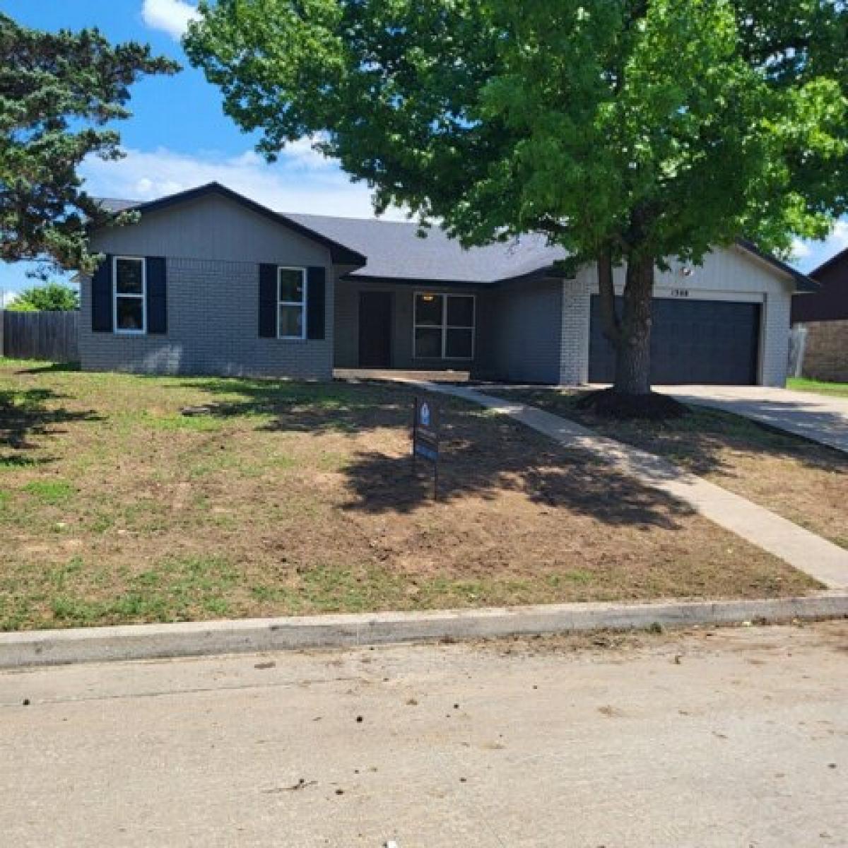 Picture of Home For Sale in Ada, Oklahoma, United States