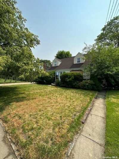 Home For Sale in West Hempstead, New York
