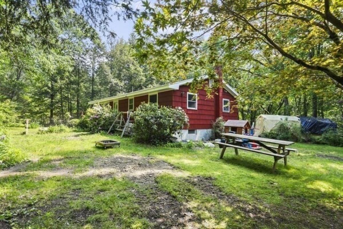 Picture of Home For Sale in Leverett, Massachusetts, United States