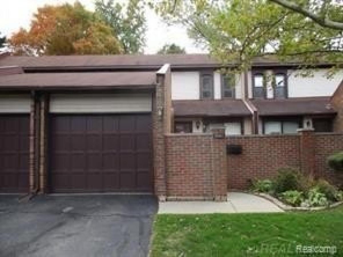 Picture of Home For Sale in Southfield, Michigan, United States