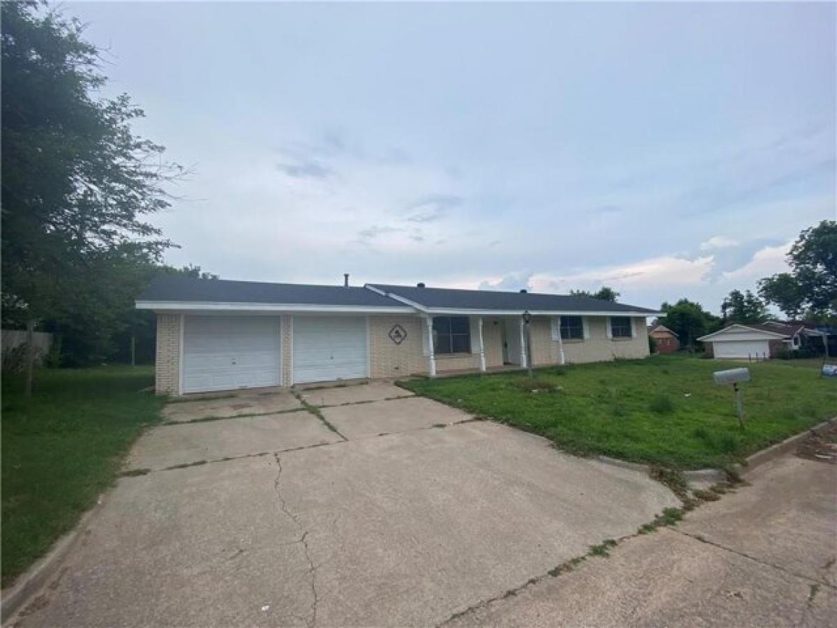 Picture of Home For Sale in Spencer, Oklahoma, United States