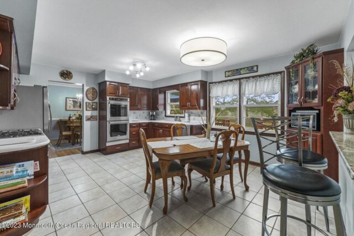 Picture of Home For Sale in East Windsor, New Jersey, United States