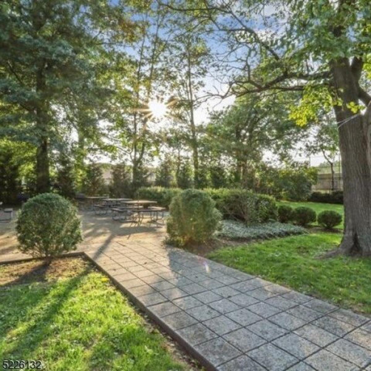 Picture of Home For Sale in Summit, New Jersey, United States