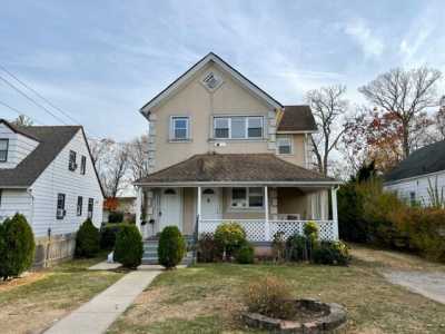Home For Rent in Hewlett, New York