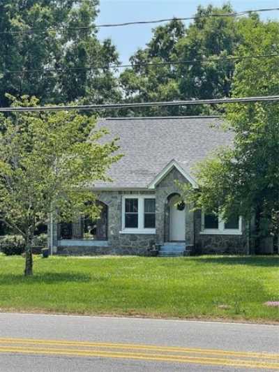 Home For Sale in Lenoir, North Carolina