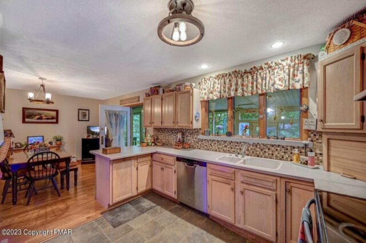 Picture of Home For Sale in Mount Pocono, Pennsylvania, United States
