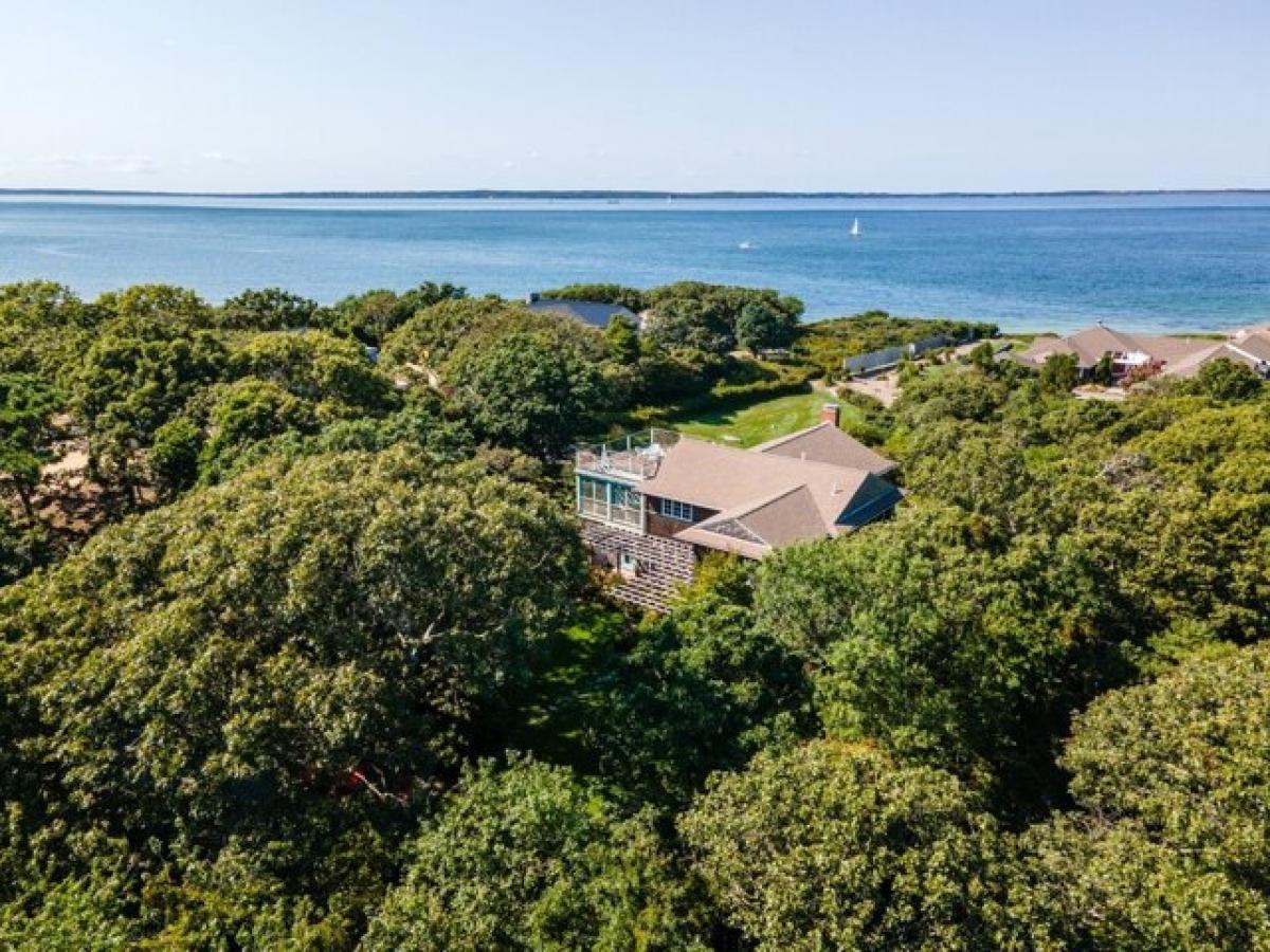 Picture of Home For Sale in West Tisbury, Massachusetts, United States