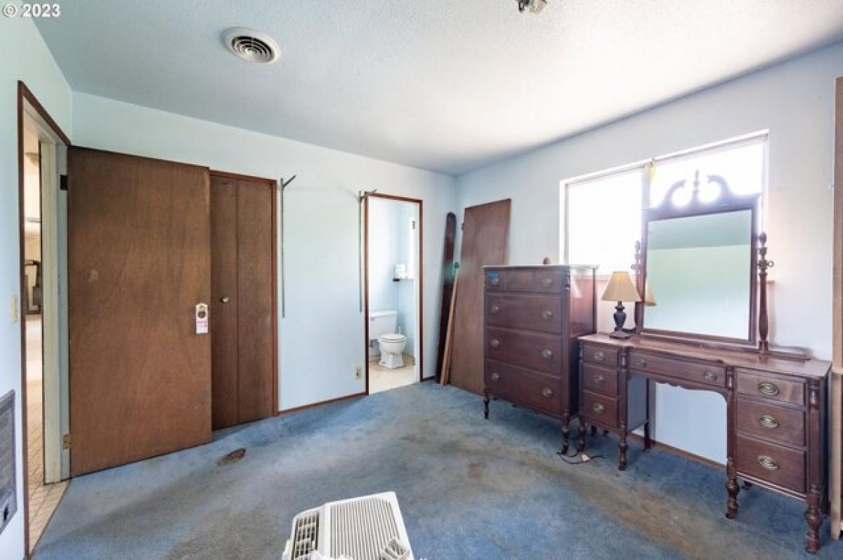 Picture of Home For Sale in Rainier, Oregon, United States