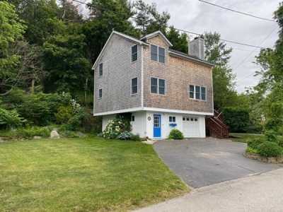 Home For Sale in Portsmouth, Rhode Island