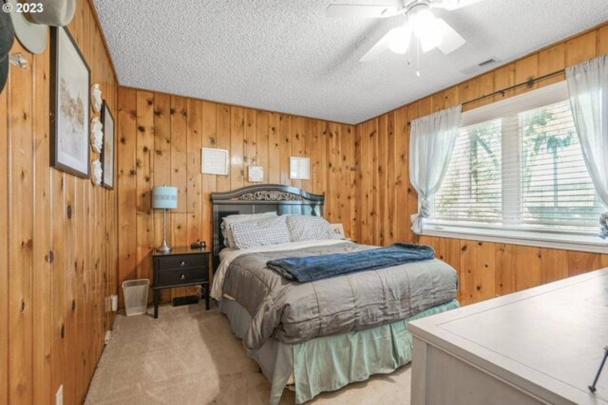 Picture of Home For Sale in North Plains, Oregon, United States