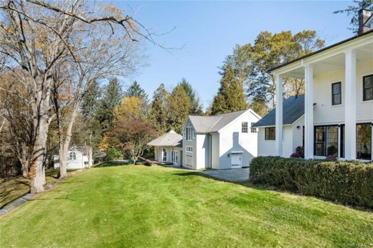 Picture of Home For Sale in Bedford, New York, United States
