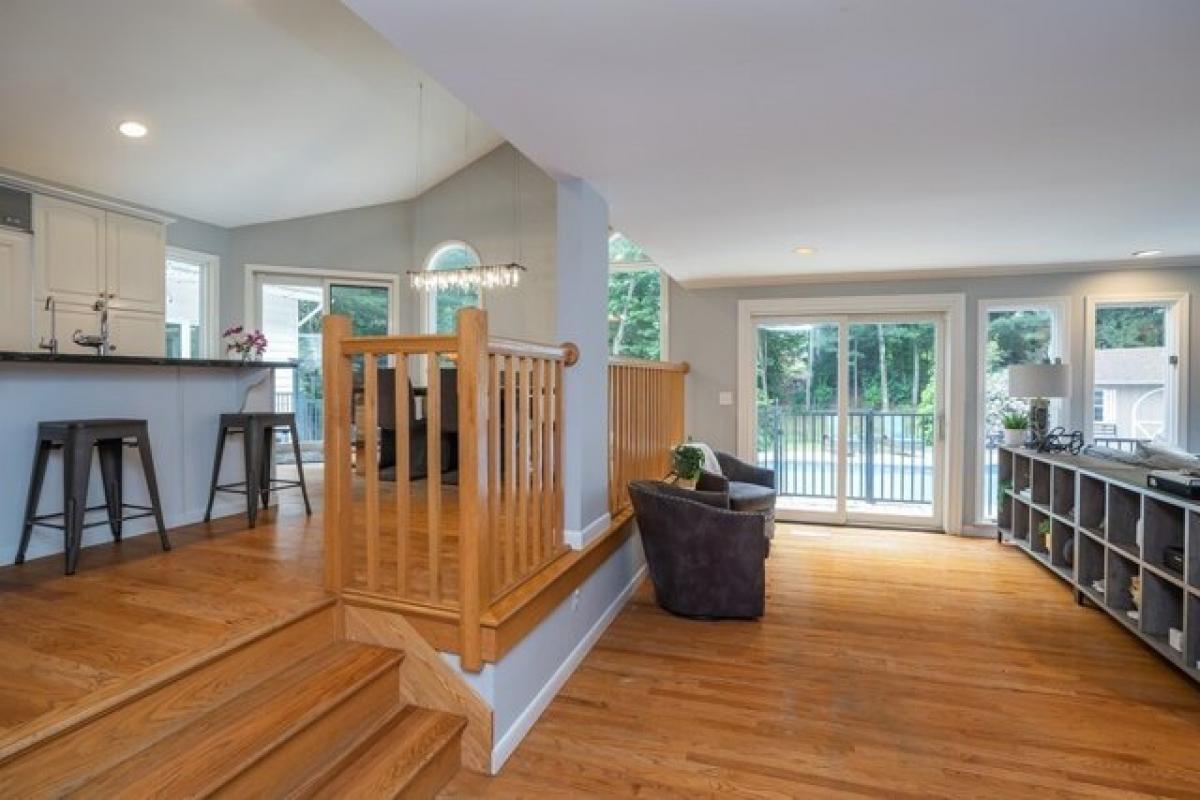 Picture of Home For Sale in Longmeadow, Massachusetts, United States
