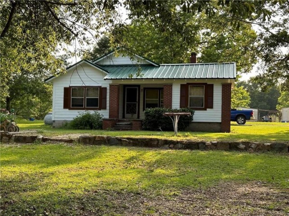 Picture of Home For Sale in Notasulga, Alabama, United States