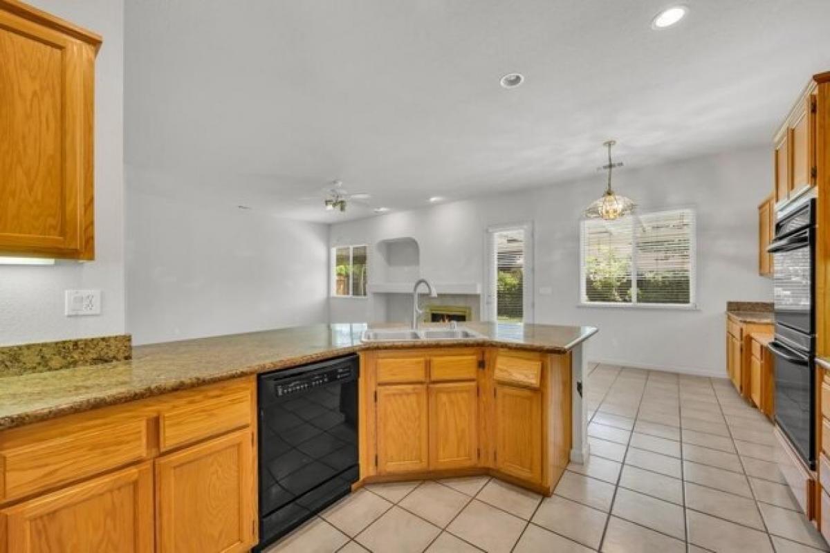 Picture of Home For Sale in Elk Grove, California, United States