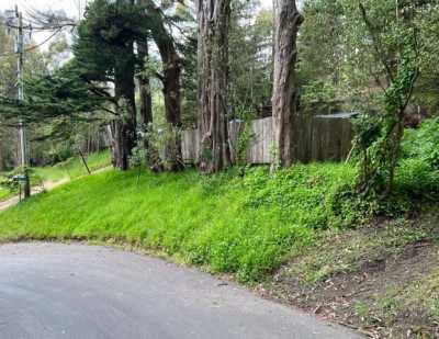 Residential Land For Sale in Montara, California