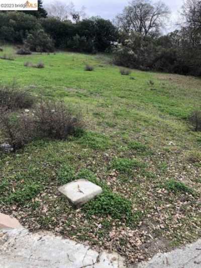 Residential Land For Sale in Saratoga, California