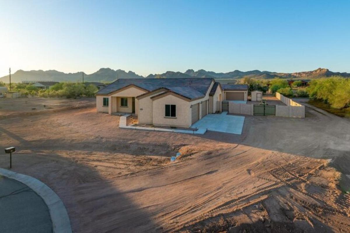 Picture of Home For Sale in Apache Junction, Arizona, United States