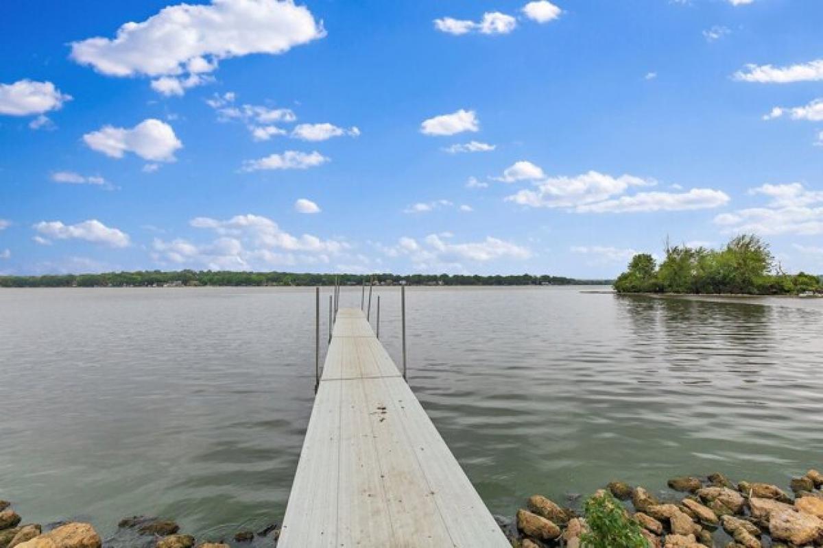 Picture of Home For Sale in Wonder Lake, Illinois, United States