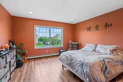 Home For Sale in Greenlawn, New York