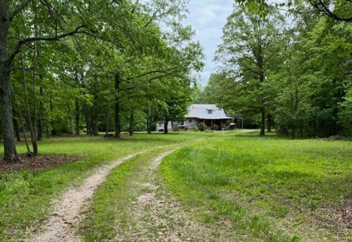 Picture of Home For Sale in Morrison, Tennessee, United States