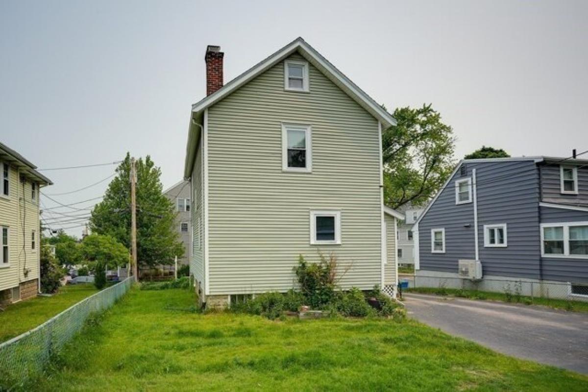 Picture of Home For Sale in Belmont, Massachusetts, United States