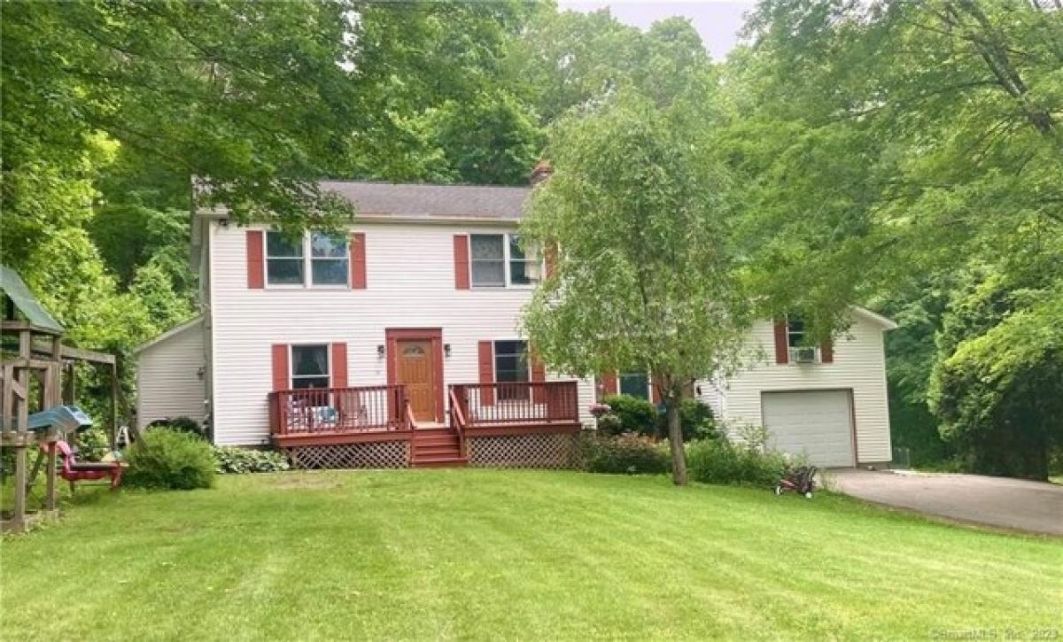 Picture of Home For Sale in Canterbury, Connecticut, United States