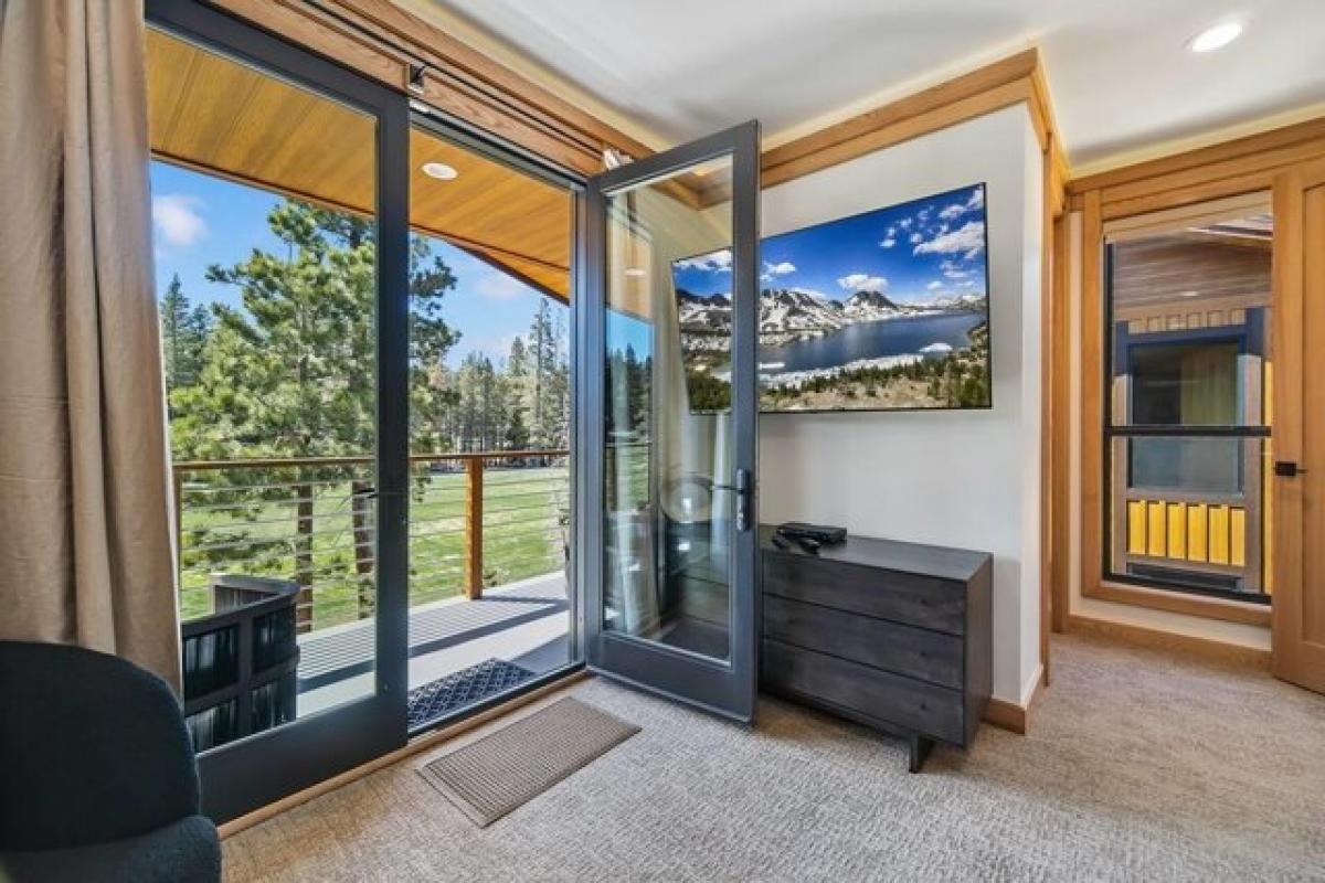 Picture of Home For Sale in Mammoth Lakes, California, United States
