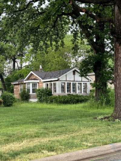 Home For Sale in Wood Dale, Illinois