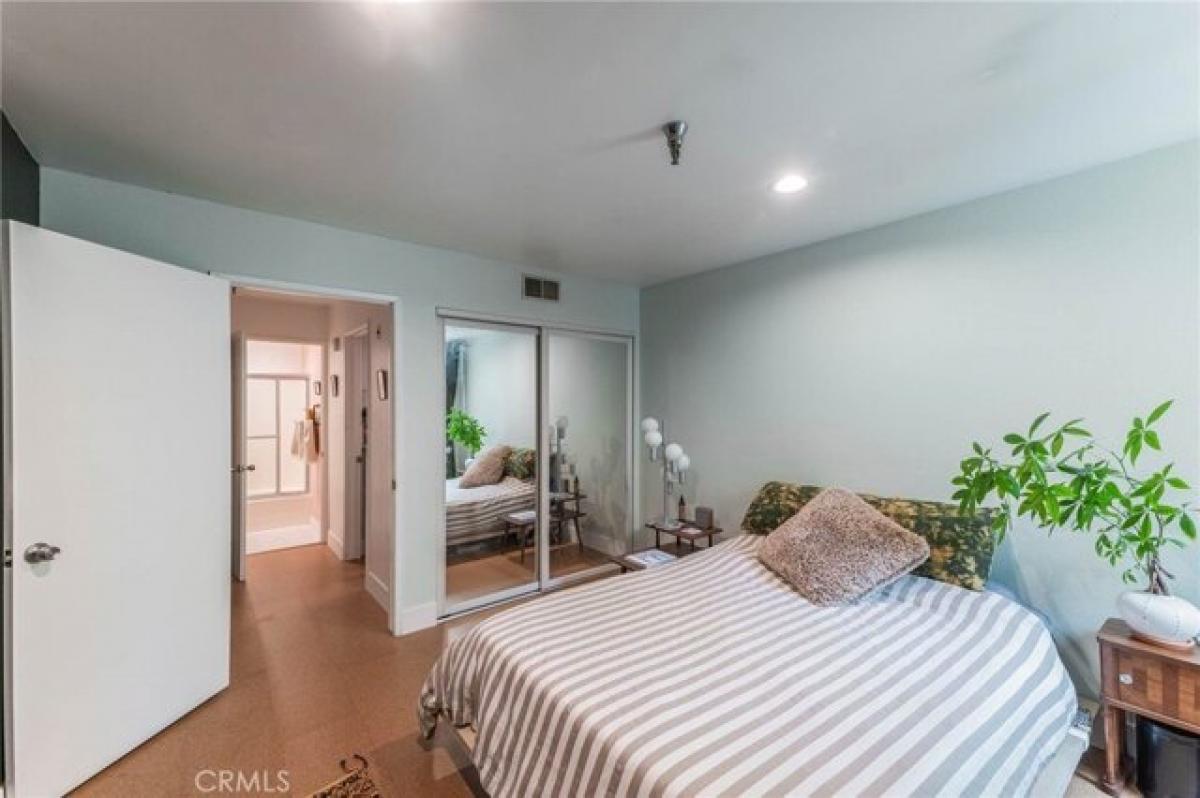 Picture of Home For Sale in North Hollywood, California, United States