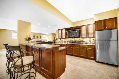 Home For Sale in Hawthorn Woods, Illinois