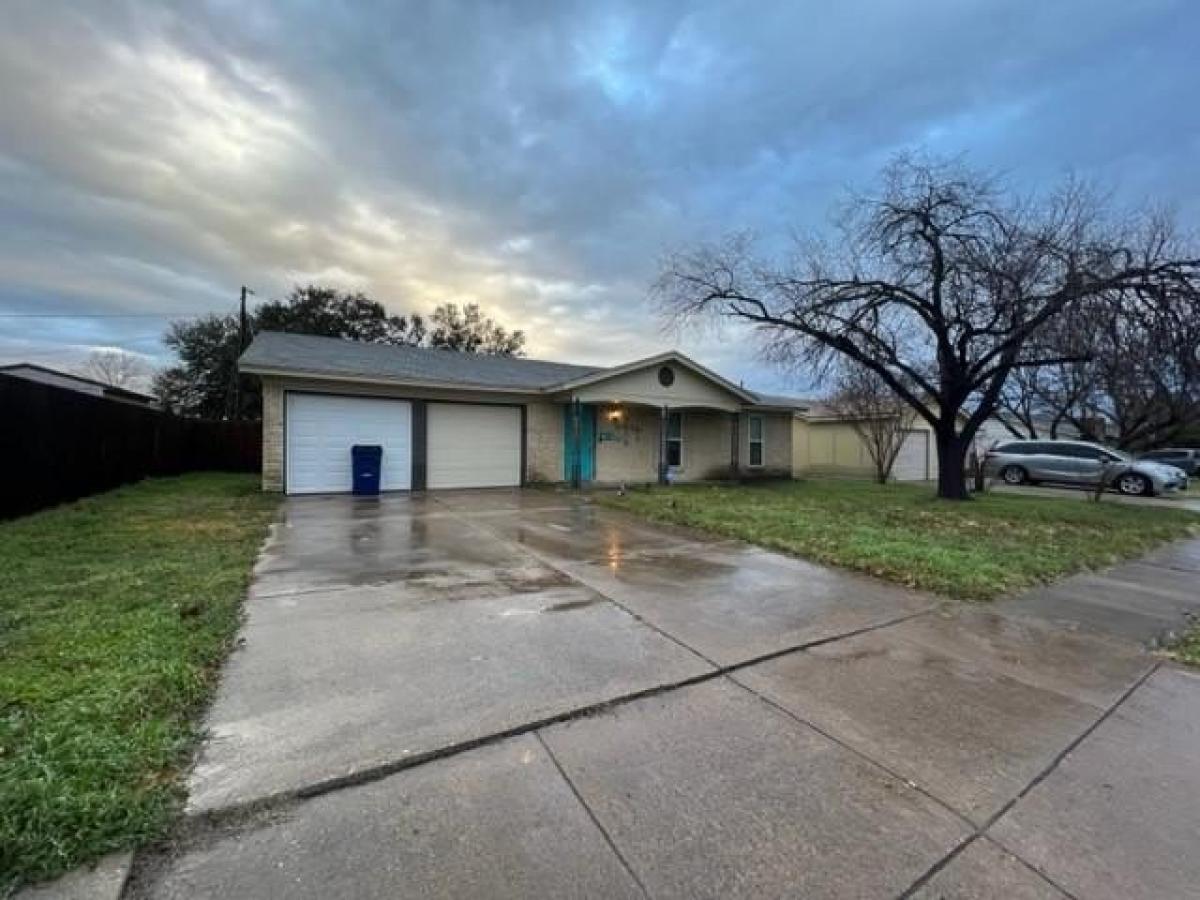Picture of Home For Sale in Burleson, Texas, United States