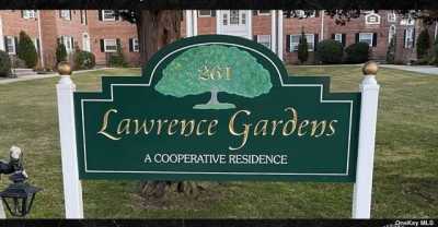 Home For Sale in Lawrence, New York