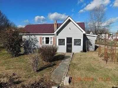 Home For Sale in Parkers Lake, Kentucky