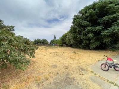 Residential Land For Sale in Farmersville, California