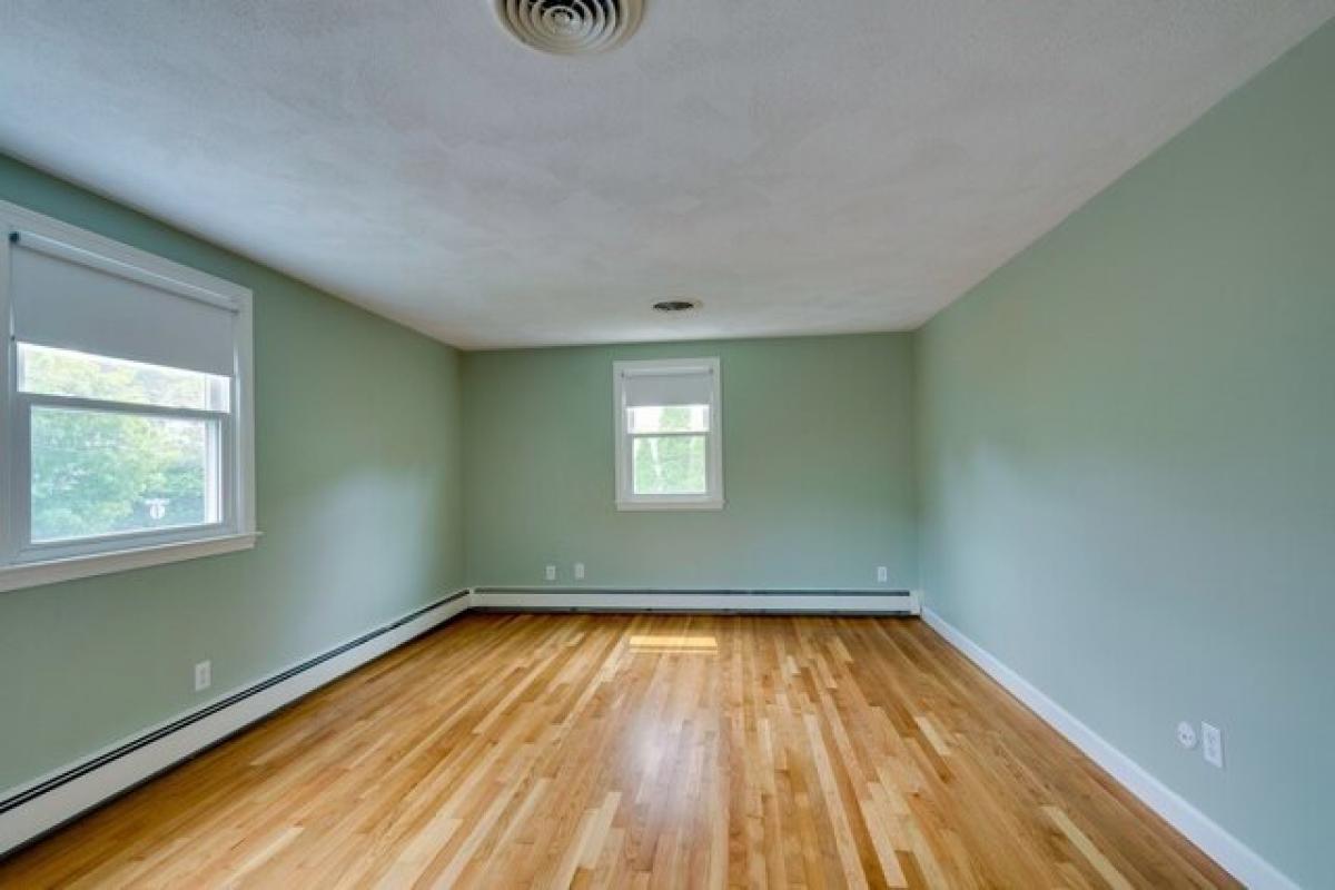 Picture of Home For Sale in Needham Heights, Massachusetts, United States