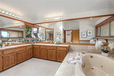 Home For Sale in Clyde Hill, Washington