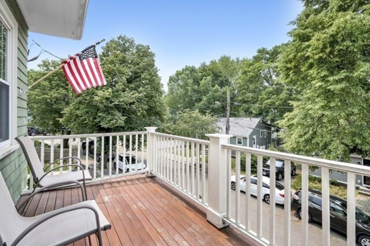 Picture of Home For Sale in West Roxbury, Massachusetts, United States