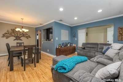 Home For Sale in Islip Terrace, New York