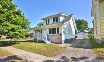 Home For Sale in Flat Rock, Michigan