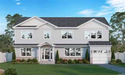 Home For Sale in Old Bethpage, New York