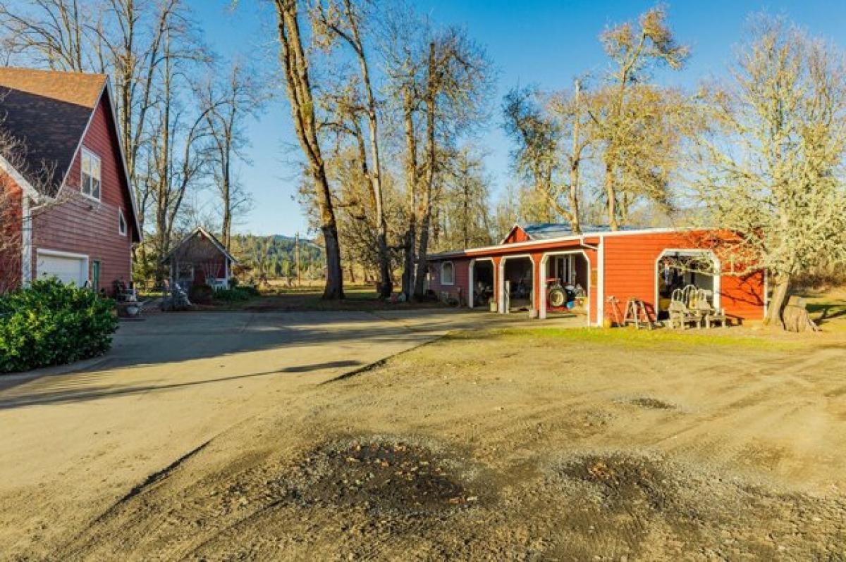 Picture of Home For Sale in Cave Junction, Oregon, United States