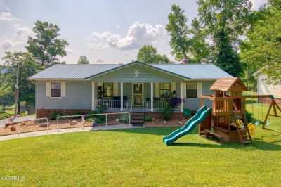 Home For Sale in Oliver Springs, Tennessee