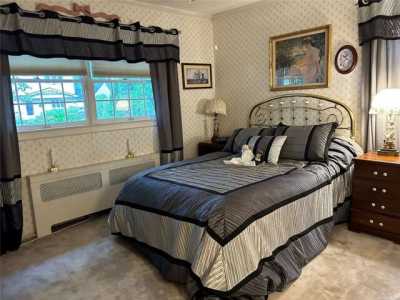 Home For Sale in Farmingdale, New York