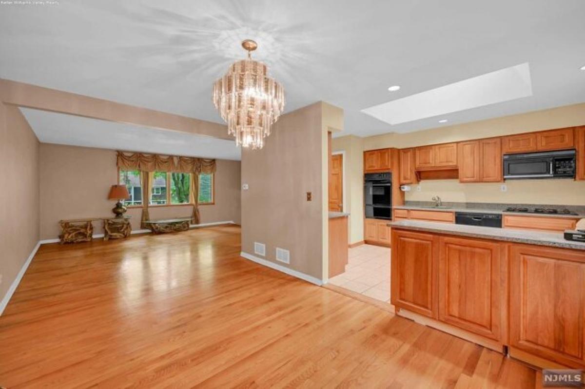 Picture of Home For Sale in Park Ridge, New Jersey, United States